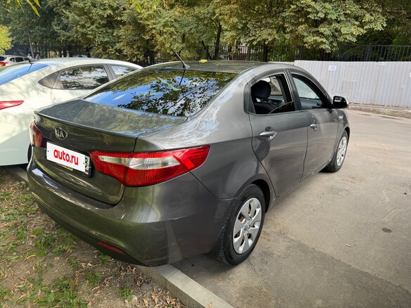 2013 Kia Rio 5-speed III, серый, 660000 рублей - вид 5