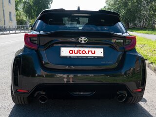 2020 Toyota Yaris IV, чёрный, 4800000 рублей, вид 4