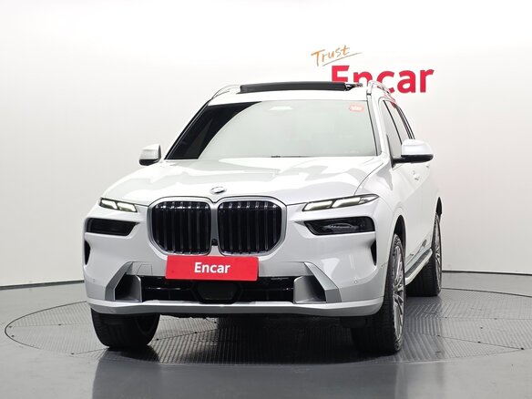 2023 BMW X7 40d I (G07) Рестайлинг, белый, 12350000 рублей - вид 2