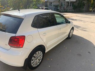 2014 Volkswagen Polo V, белый, 950000 рублей, вид 3