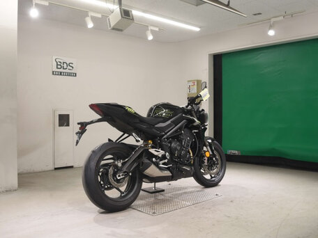 2025 Triumph Street Triple, чёрный, 1120000 рублей, вид 5