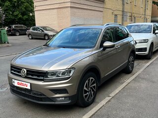 2018 Volkswagen Tiguan II, золотистый, 2500000 рублей, вид 1