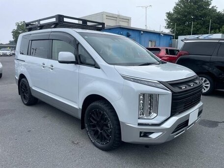 Mitsubishi Delica D:5 I Рестайлинг