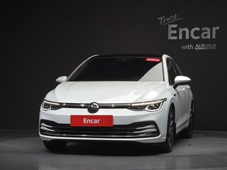 2022 Volkswagen Golf VIII, белый, 1765000 рублей, вид 3