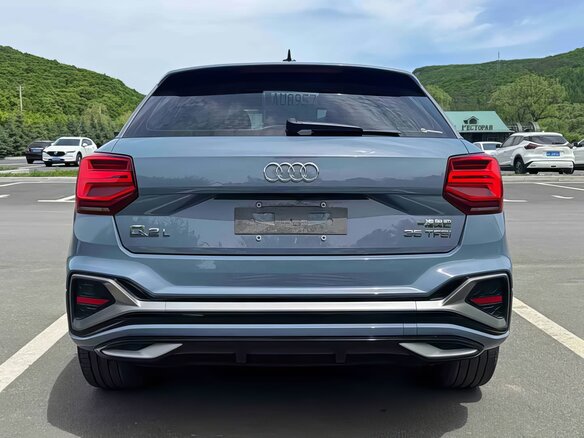 2023 Audi Q2 L 35 TFSI I Рестайлинг, синий, 2155000 рублей - вид 4