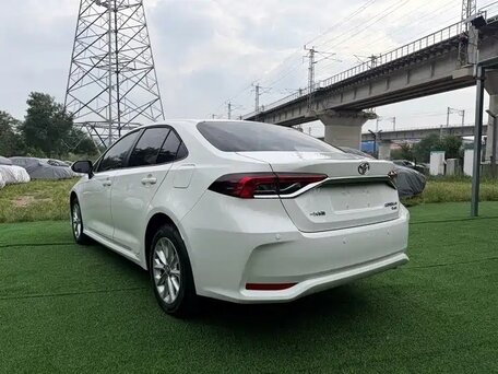 2022 Toyota Corolla XII (E210), белый, 1800000 рублей, вид 5