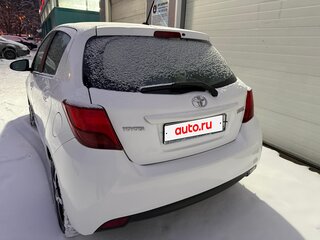 2017 Toyota Yaris III Рестайлинг 2, белый, 950000 рублей, вид 3