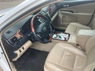 2013 Toyota Camry VII (XV50), белый, 1900000 рублей, вид 4