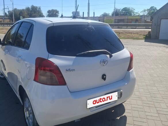 2005 Toyota Vitz II (XP90), белый, 350000 рублей - вид 3