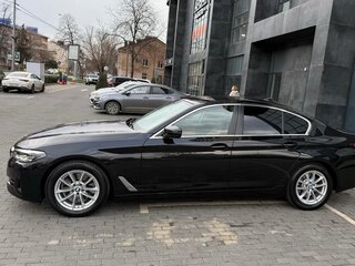 2021 BMW 5 серии 520d VII (G30/G31/G38) Рестайлинг, чёрный, 4000000 рублей, вид 3