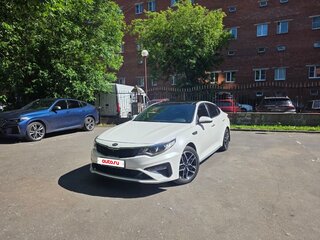 2019 Kia Optima IV Рестайлинг, белый, 1999999 рублей, вид 1