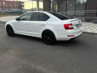 2017 Skoda Octavia III (A7), белый, 1789000 рублей, вид 3