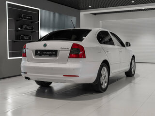 2012 Skoda Octavia II (A5) Рестайлинг, белый, 740000 рублей, вид 5