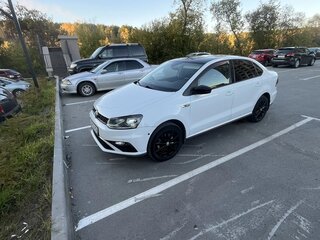2017 Volkswagen Polo V Рестайлинг, белый, 1300000 рублей, вид 1