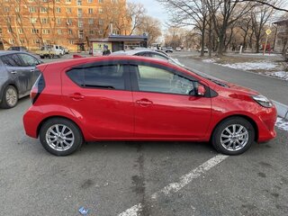 2017 Toyota Aqua I Рестайлинг 2, красный, 900000 рублей, вид 4