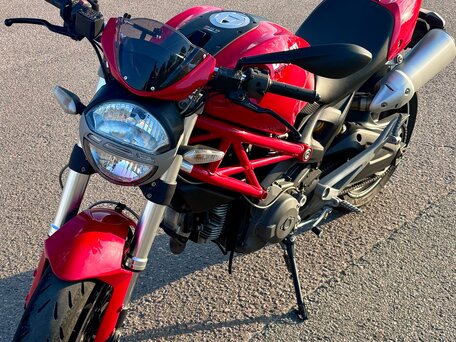 2009 Ducati Monster 696, красный, 450000 рублей, вид 2