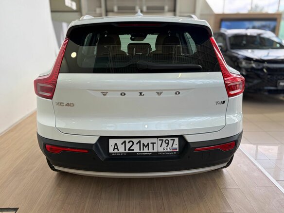 2021 Volvo XC40 I, белый, 3399000 рублей - вид 6