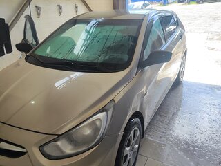 2011 Hyundai Solaris I, бежевый, 630000 рублей, вид 1