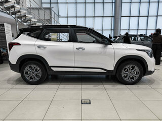 2026 Kia Seltos I Рестайлинг, белый, 2850000 рублей, вид 4