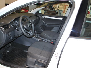 2016 Skoda Octavia III (A7), белый, 2100000 рублей, вид 4