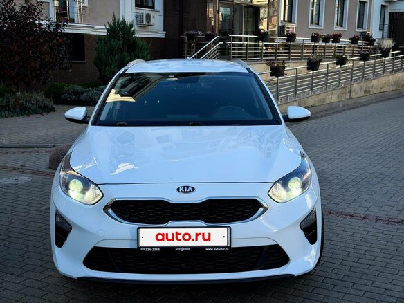 2020 Kia Ceed III, белый - вид 3