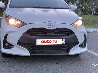 2021 Toyota Yaris IV, белый, 1350000 рублей, вид 1
