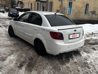 2011 Kia Rio II Рестайлинг, белый, 190000 рублей, вид 5
