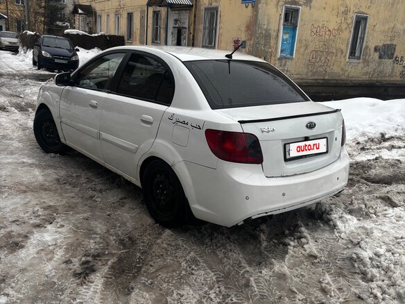 2011 Kia Rio II Рестайлинг, белый, 190000 рублей - вид 4