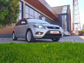 2010 Ford Focus II Рестайлинг, серебристый, 680000 рублей, вид 3