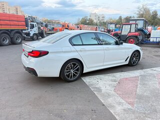 2022 BMW 5 серии 520i VII (G30/G31/G38) Рестайлинг, белый, 4300000 рублей, вид 4