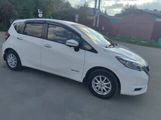 2018 Nissan Note e-Power II Рестайлинг, белый, 1050000 рублей, вид 3