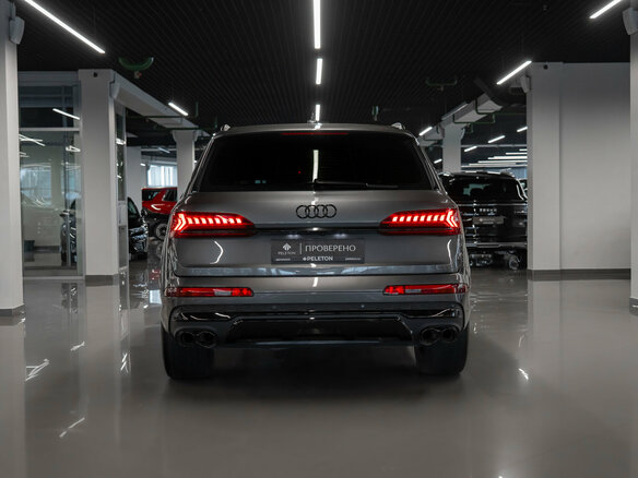 2021 Audi Q7 45 TDI II (4M) Рестайлинг, серый, 6700000 рублей - вид 5