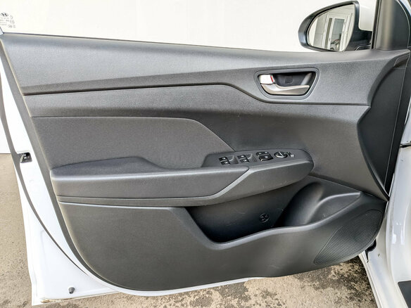 2022 Hyundai Solaris II Рестайлинг, белый, 1499000 рублей - вид 18
