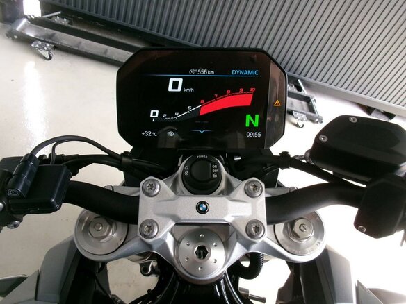 2025 BMW F 900 R, чёрный, 1277000 рублей - вид 4