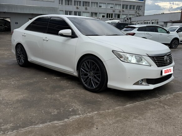 2013 Toyota Camry VII (XV50), белый, 1400000 рублей - вид 2
