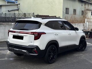 2023 Kia Seltos I Рестайлинг, белый, 1877000 рублей, вид 4