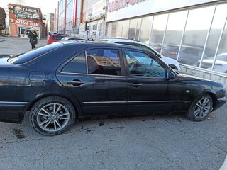 1999 Mercedes-Benz E-Класс 240 II (W210, S210), чёрный, 430000 рублей, вид 2