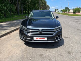 2021 Volkswagen Touareg III, чёрный, 4200000 рублей, вид 2