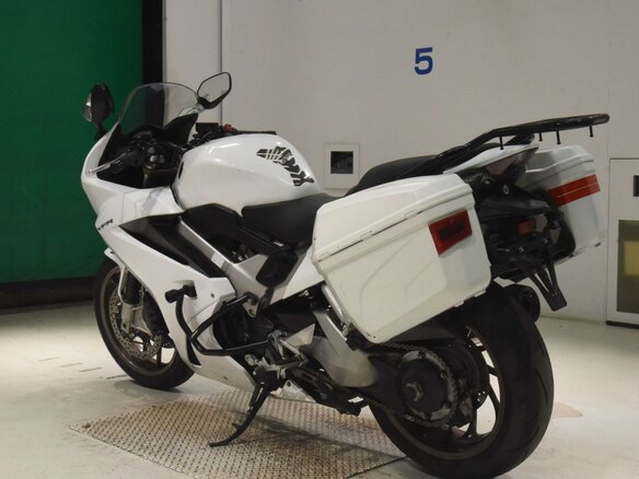 2015 Honda VFR 800, белый - вид 5