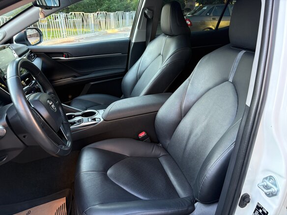 2022 Toyota Camry VIII (XV70) Рестайлинг, белый, 3800000 рублей - вид 14