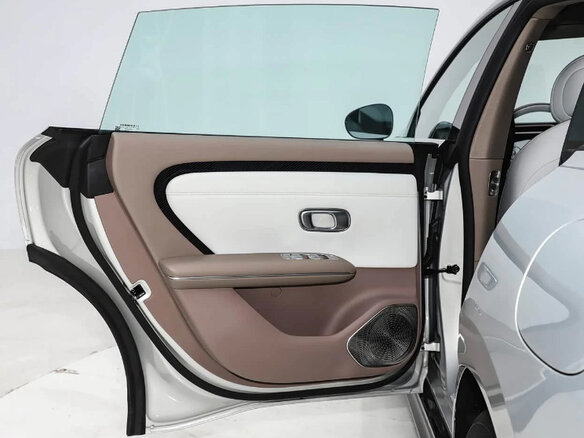 2026 Changan Qiyuan A06 28.39 kWh, серебристый, 2950000 рублей - вид 36