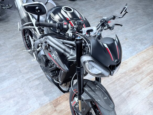 2018 Triumph Speed Triple, чёрный, 999000 рублей - вид 32