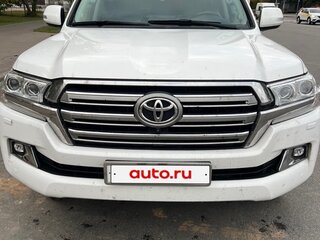 2015 Toyota Land Cruiser 200 Series Рестайлинг 2, белый, 4700000 рублей, вид 1