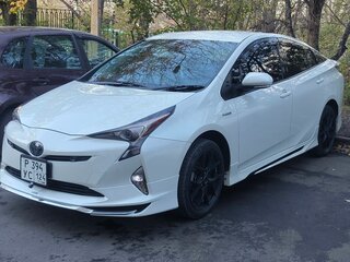 2017 Toyota Prius IV (XW50), белый, 1715000 рублей, вид 1