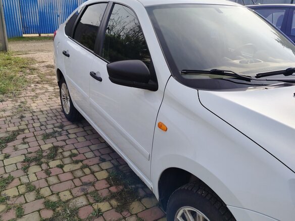 2015 Lada (ВАЗ) Granta I, белый, 650000 рублей