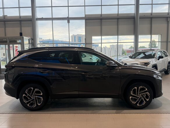 2026 Hyundai Tucson IV Рестайлинг, коричневый, 4890000 рублей - вид 4
