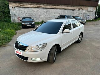 2011 Skoda Octavia II (A5) Рестайлинг, белый, 800000 рублей, вид 2