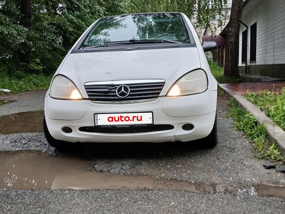 1998 Mercedes-Benz A-Класс 140 I (W168), белый, 150000 рублей - вид 1