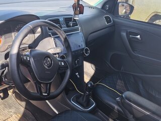 2017 Volkswagen Polo V Рестайлинг, чёрный, 700000 рублей, вид 5
