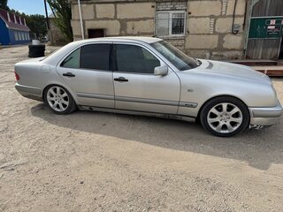 1998 Mercedes-Benz E-Класс 200 II (W210, S210), серебристый, 350000 рублей, вид 2
